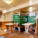 Casa de hóspedes Hirschen Oberes Wirtshaus 3*